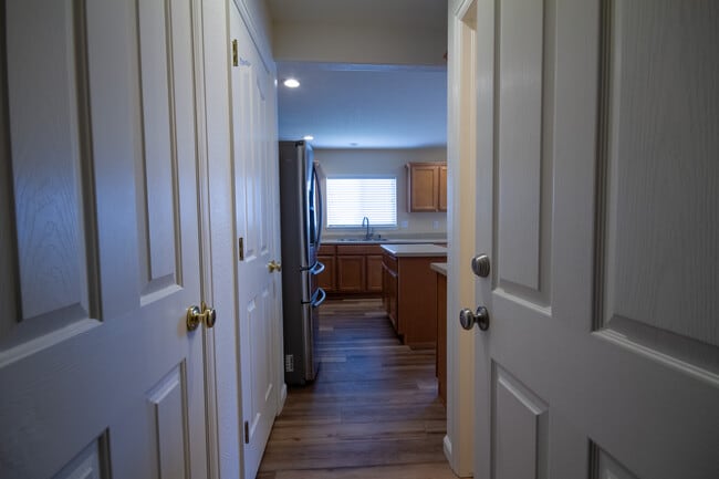 Building Photo - 5747 Jaguar Way