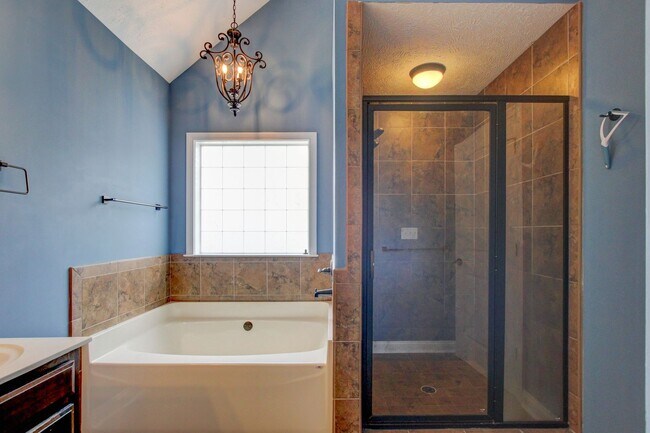 Building Photo - 716 Cavalier Dr