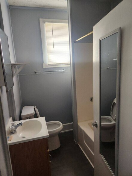 Building Photo - 307 miami