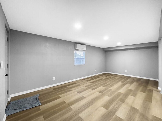 Building Photo - 875 19th Ave S