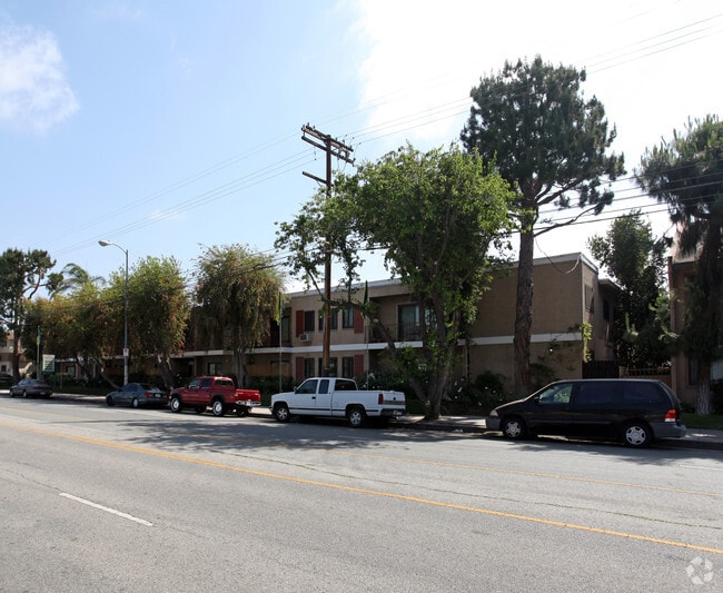 Primary Photo - Executive House Apartments