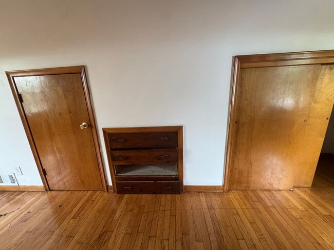 Building Photo - Lovely renovated 3 bedroom house