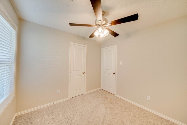 Building Photo - 702 Dixie Dr