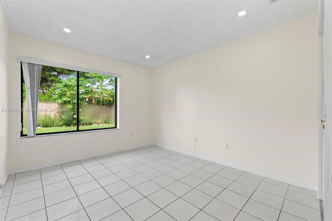 Building Photo - 11044 SW 128th Ct