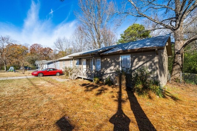 Building Photo - Spacious 4-Bedroom Home in Pleasant Grove ...