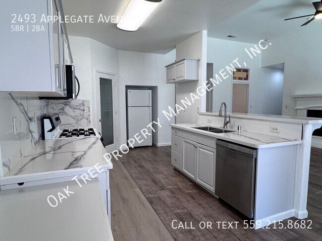 Building Photo - 2493 Applegate Ave