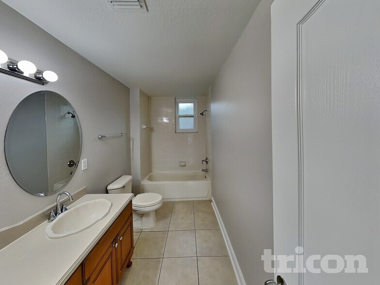 Building Photo - 3012 Forest Hammock Dr