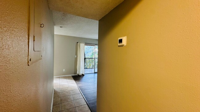 Building Photo - 2 bedroom 2 bath Condo in Temple Terrace a...