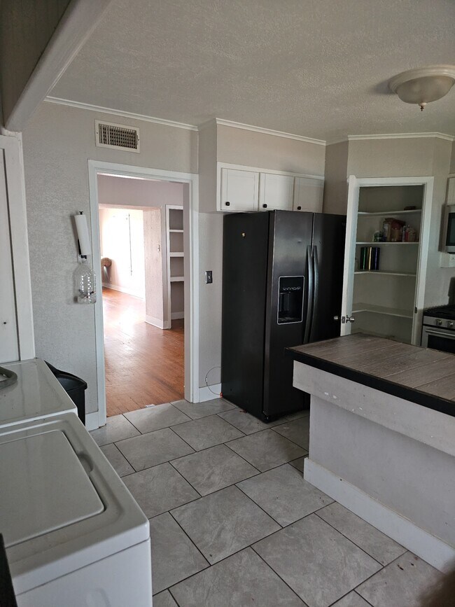 Building Photo - 5208 Bernardo De Galvez Ave