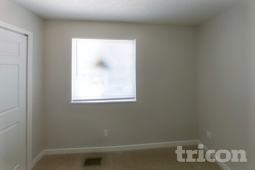 Building Photo - 1115 Jet Wing Cir