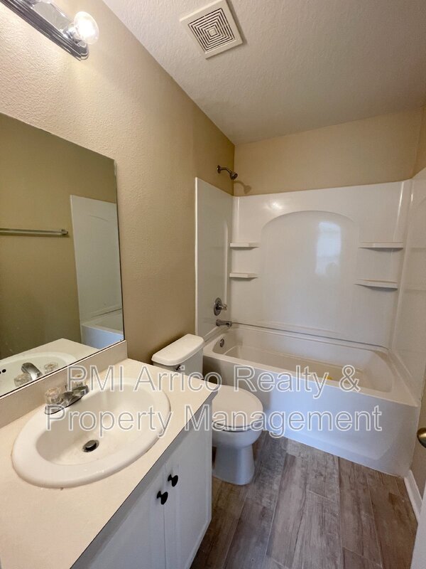 Building Photo - 10840 Johanna Ave