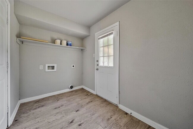 Building Photo - 10071 Woodhollow Dr