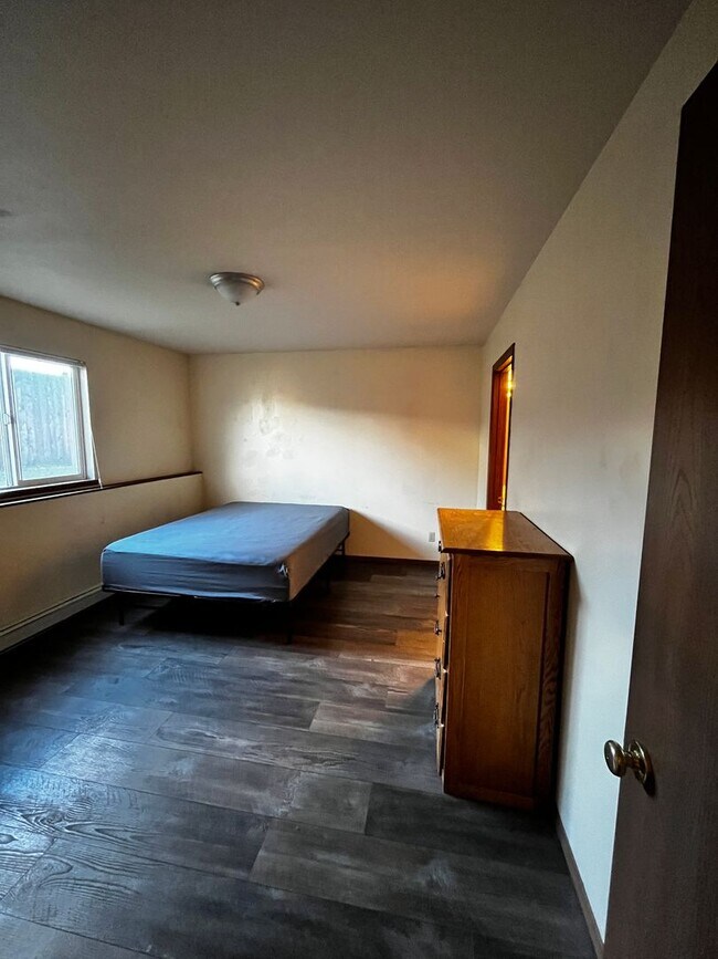 Building Photo - 94 N Grogan St