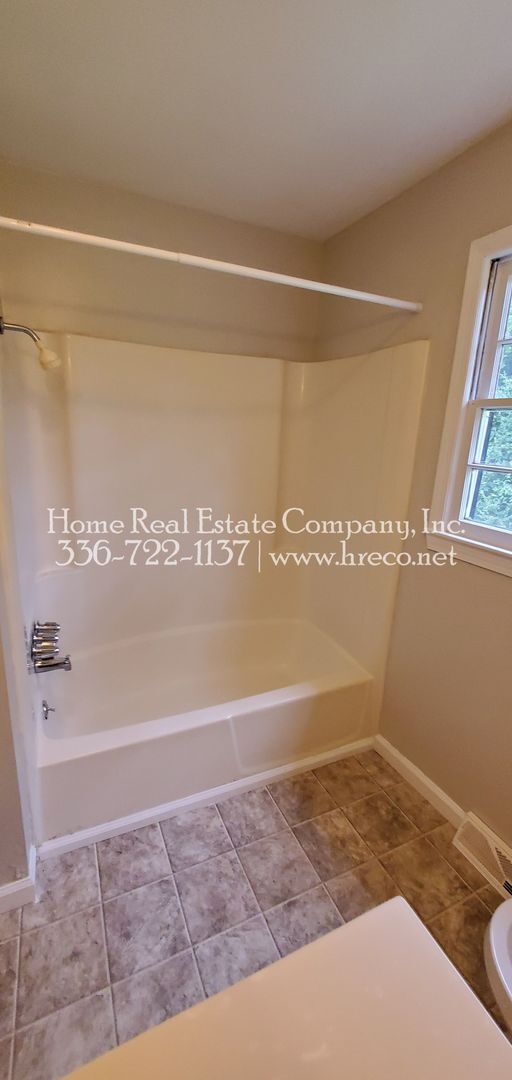 Building Photo - 2835 Quincy Dr