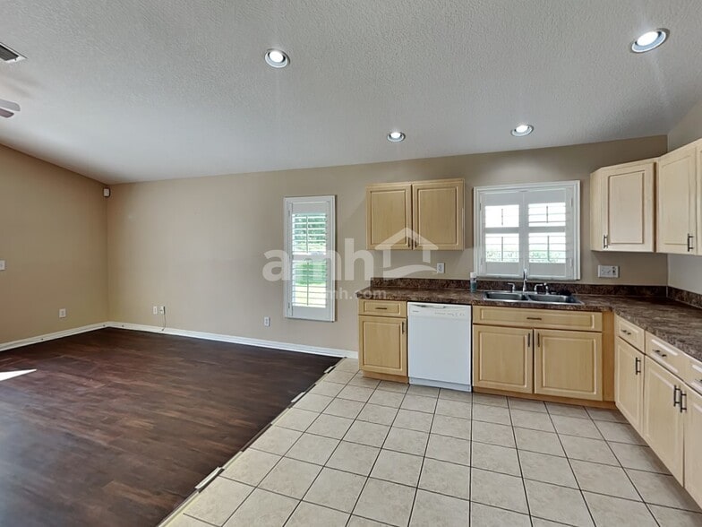 Building Photo - 5334 New Savannah Cir