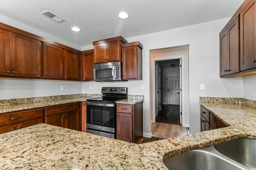 Building Photo - 2565 Woodcutter Dr