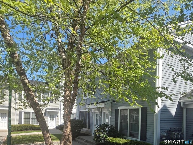Building Photo - 37 Fairfield Ave