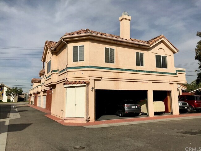 Building Photo - 1250 S Neveen Ln