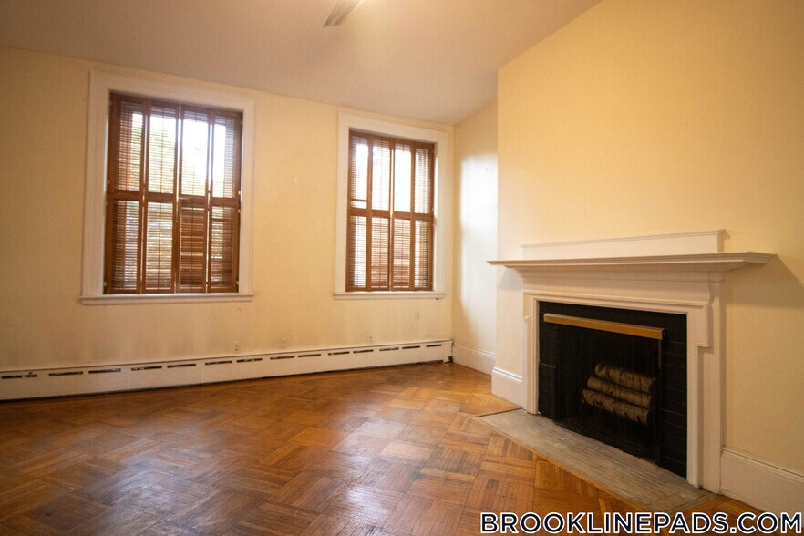Building Photo - 1712 Beacon St