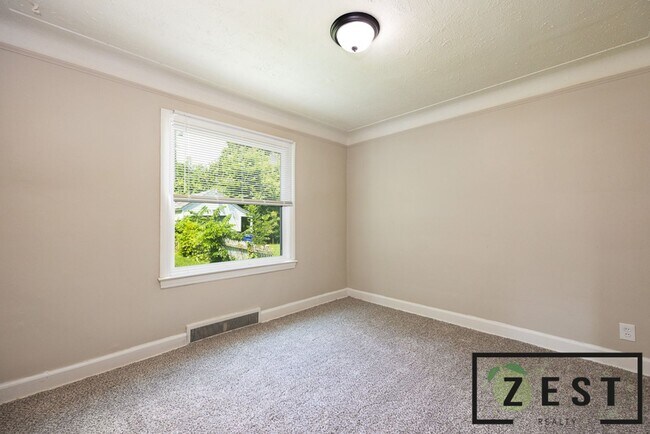 Building Photo - BEAUTIFUL 3 BD 1.5 BATH HOME!