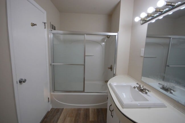 Building Photo - 3 Bedroom 2 Bathroom 2 Stall Attached Garage - Boone Iowa