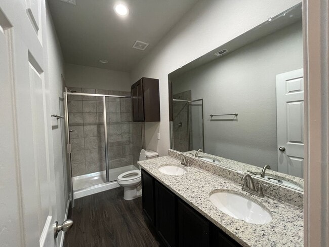 Building Photo - TOWNHOME FOR RENT