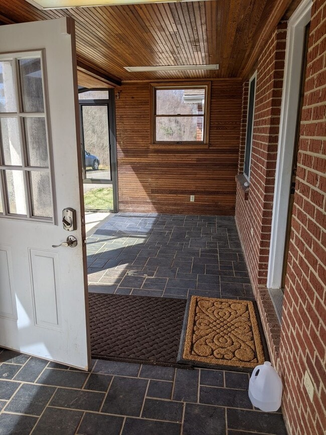 Building Photo - 5990 Idlewild Rd