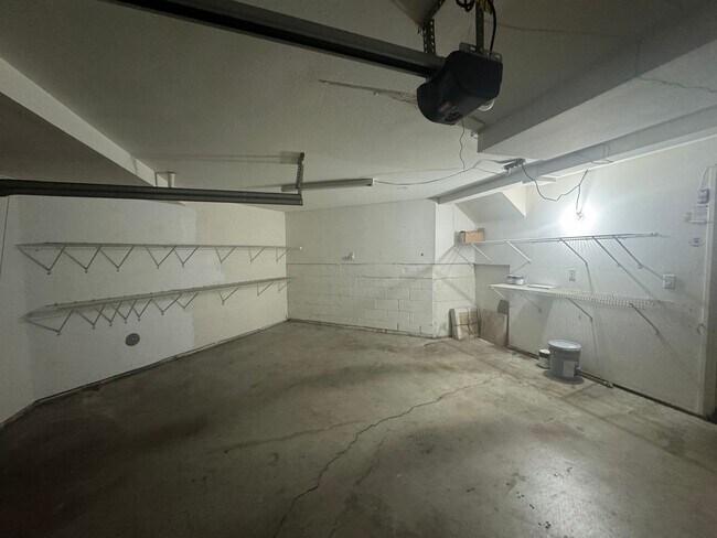 Building Photo - 3 Bedroom spacious home in Aliso Viejo (Ti...