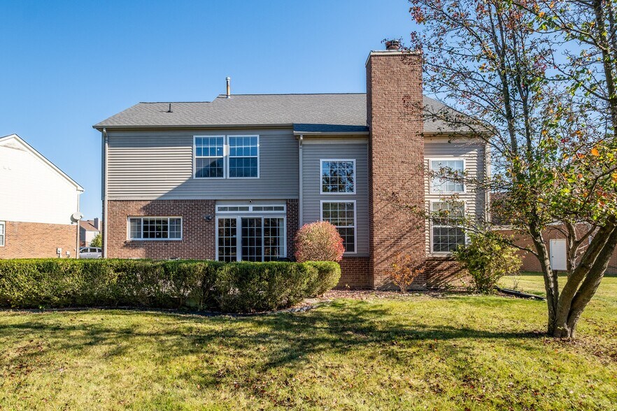 Building Photo - 466 Ivy Ln