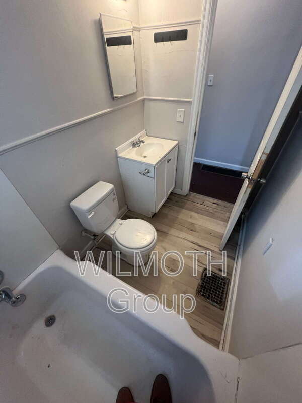 Building Photo - 3915 Hillside Ave