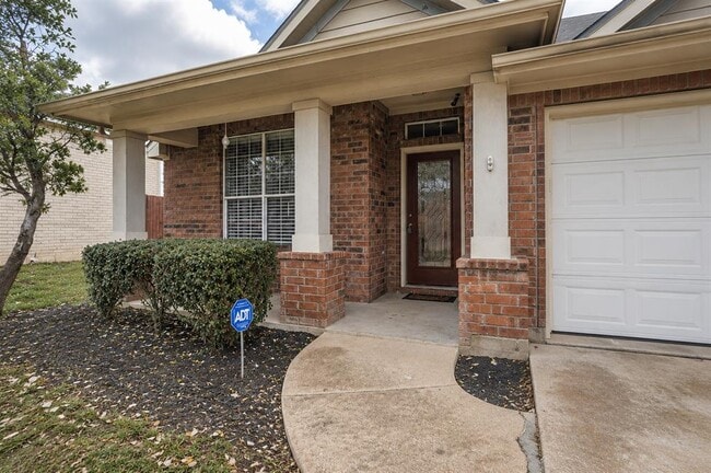 Building Photo - 1402 Weatherford Dr