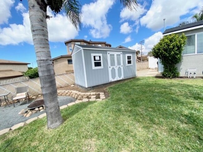 Building Photo - 3 Bedroom 2 Bath with View! (USD / Linda V...
