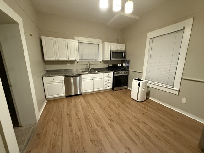 Building Photo - 1001 Curran St NW