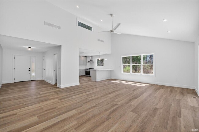 Building Photo - 4620 S Woodbine Dr