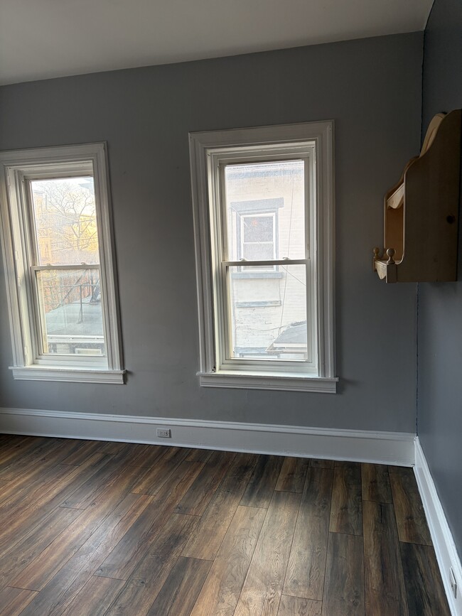 Building Photo - Woodward Apts