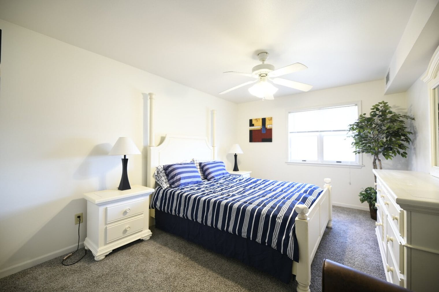 Building Photo - 1335 Summit Ave