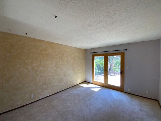 Building Photo - 3 Bedroom Single Story Home Available Near...