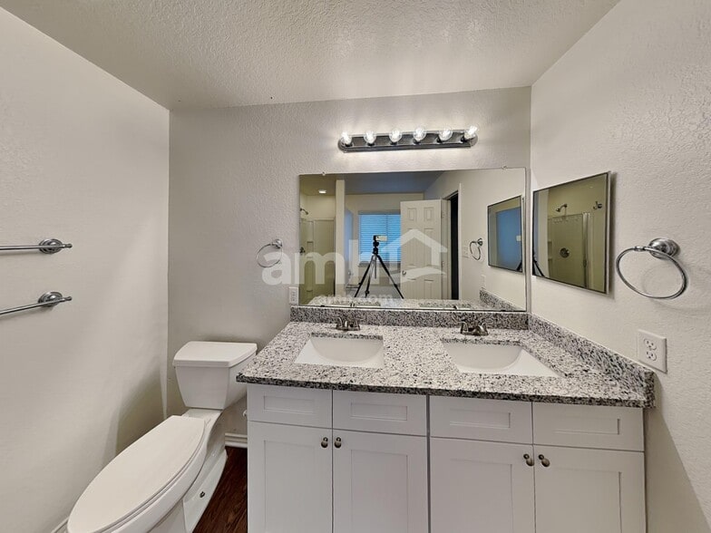 Building Photo - 9246 Silver Vista