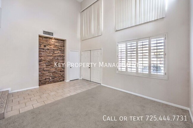 Building Photo - Beautiful 4 bedroom, 2.5 bathroom two-stor...