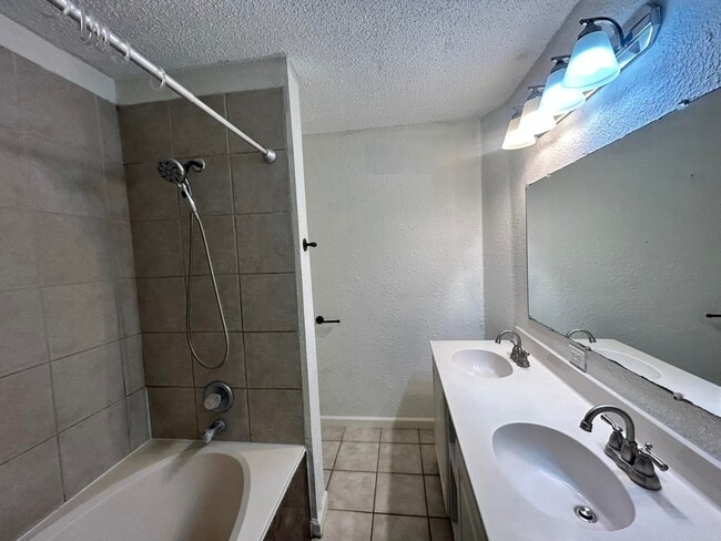 Building Photo - 2807 60th St