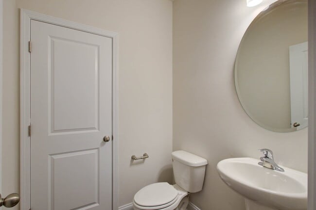 Building Photo - 7821 Montview Rd