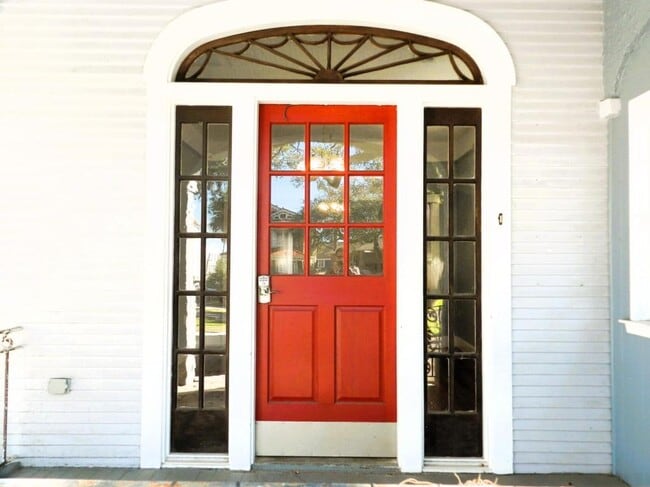 Building Photo - 4535 Canal St