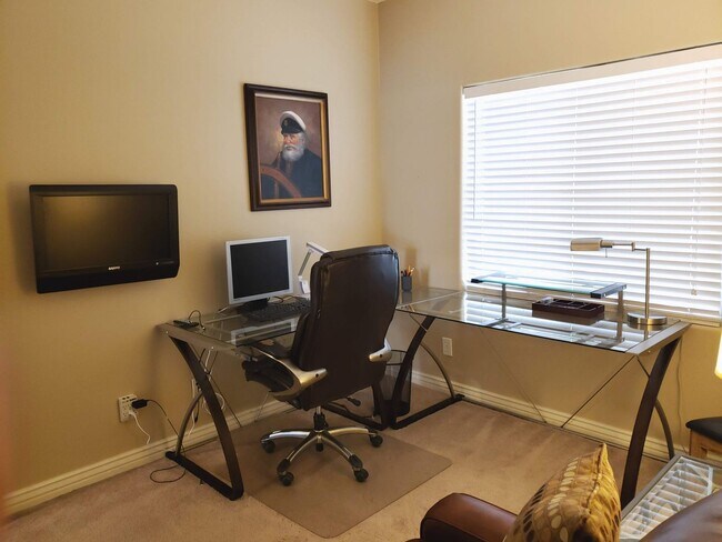 Building Photo - 208 E Caribbean Dr