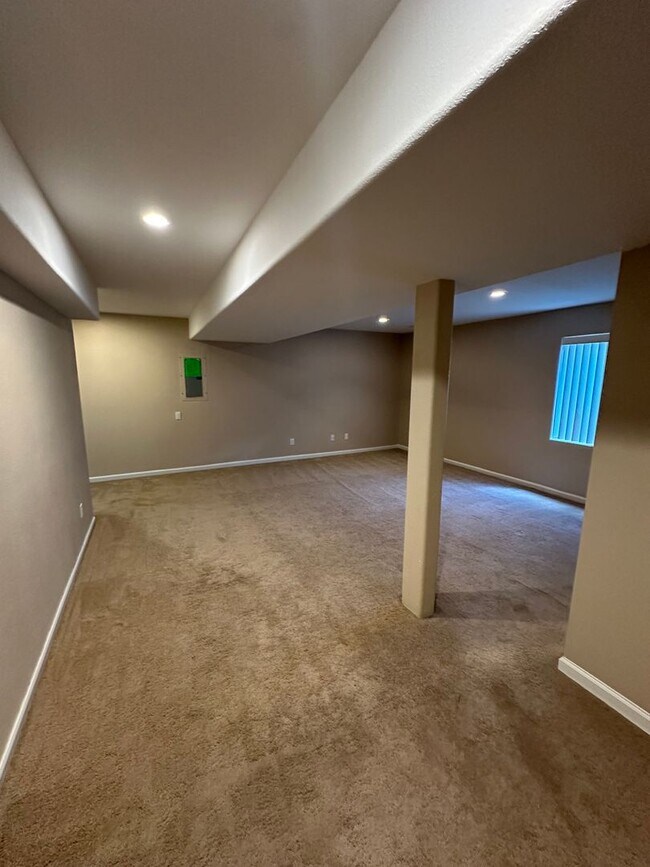 Building Photo - 4 BEDROOM, 3 BATHROOM SINGLE FAMILY HOME WITH OFFICE/BONUS ROOM & 2 CAR ATTACHED GARAGE