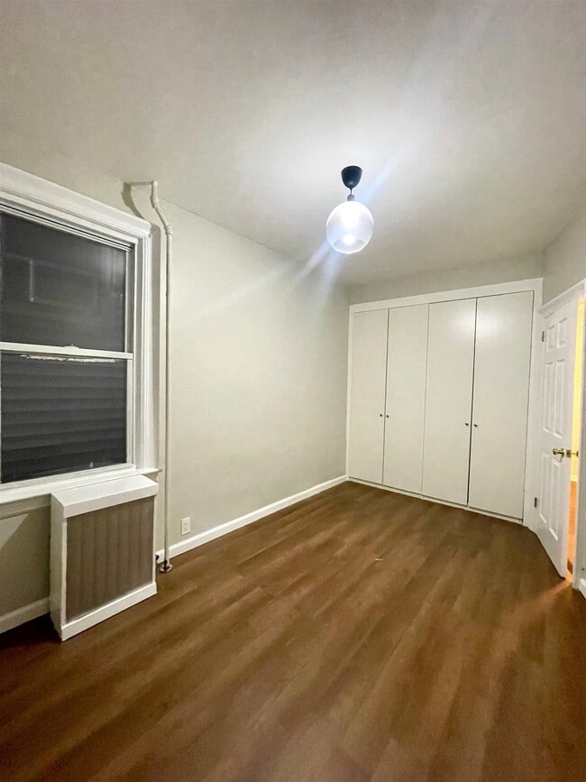 Building Photo - 162 Nelson Ave