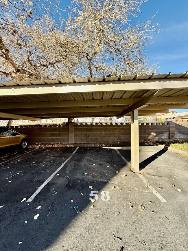 Building Photo - Adorable 3-BR Parkside Townhome