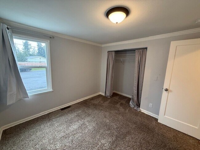 Building Photo - Alfi 23801 Duplex - Mountlake Terrace