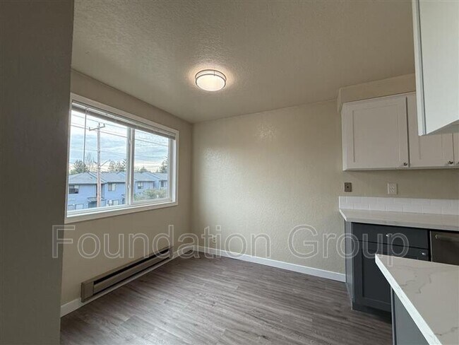 Building Photo - 938 N 100th St