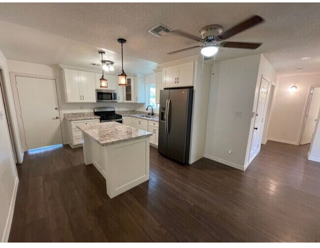 Building Photo - 1627 W 13th St