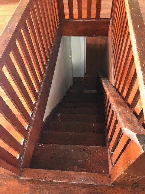 Building Photo - 617 Moulton St E